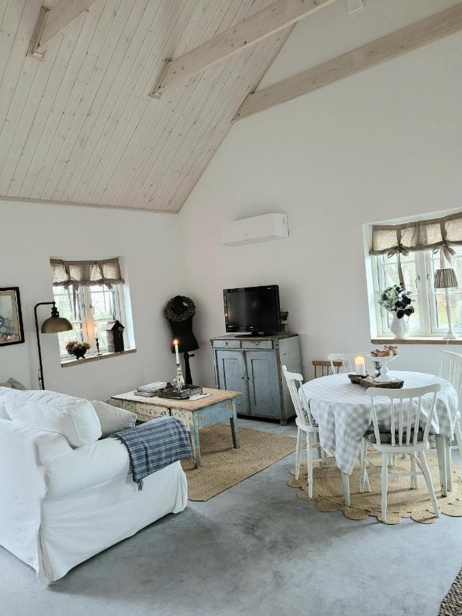 Mysigt Hus I Liten By Naera Havet Ystad Extérieur photo
